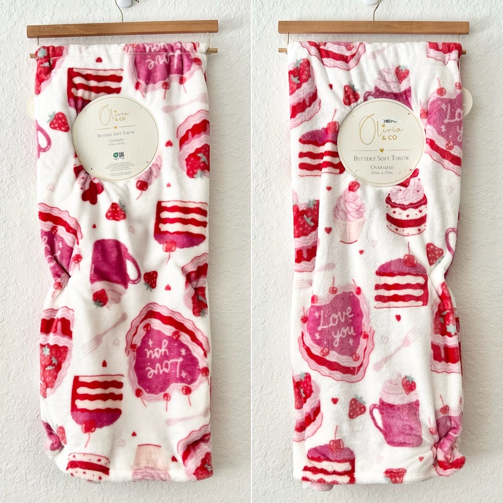 NWT RARE Olivia & Co. Valentine Dessert Heart Cake Cupcake Treats Throw  Blanket